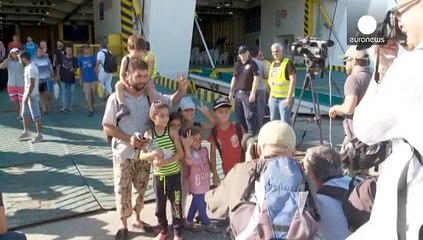 El Venizelos llega al puerto del Pireo con 2.500 inmigrantes sirios a bordo