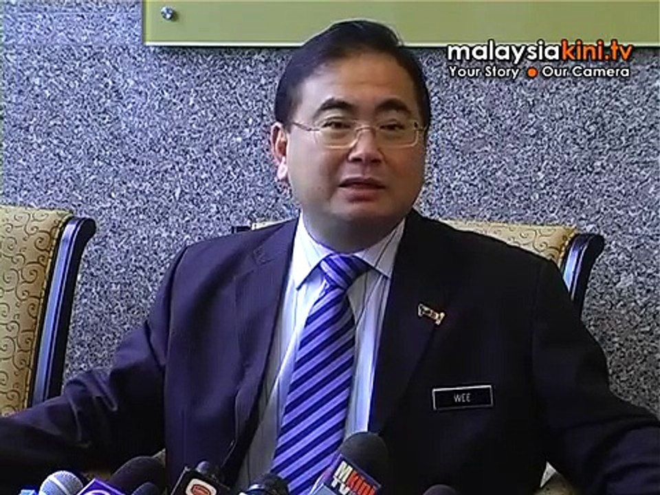 'Pakatan reps can witness RM100 student aid payout'