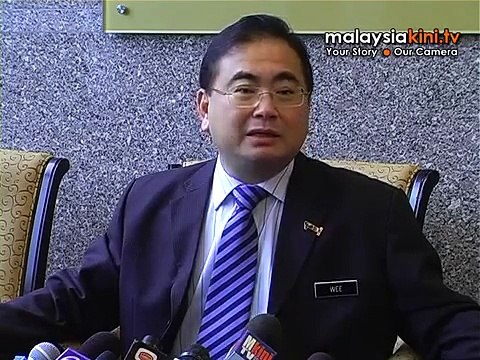 'Pakatan reps can witness RM100 student aid payout'