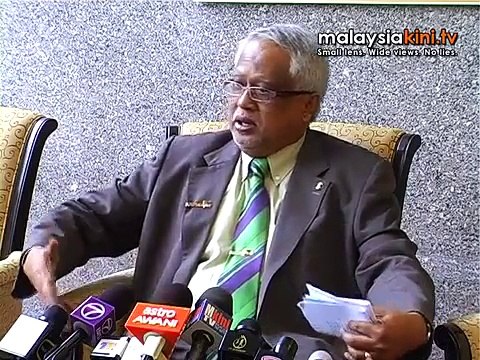 Umno has no ties with 'communist' China