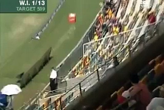 Chris Gayle SMACKS Glenn McGrath for a BIG SIX!