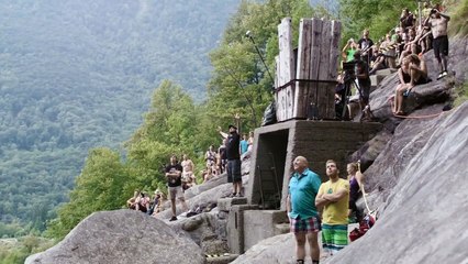 Video herunterladen: Record du monde de plongeon à 58,8 mètres de haut - Laso Schaller