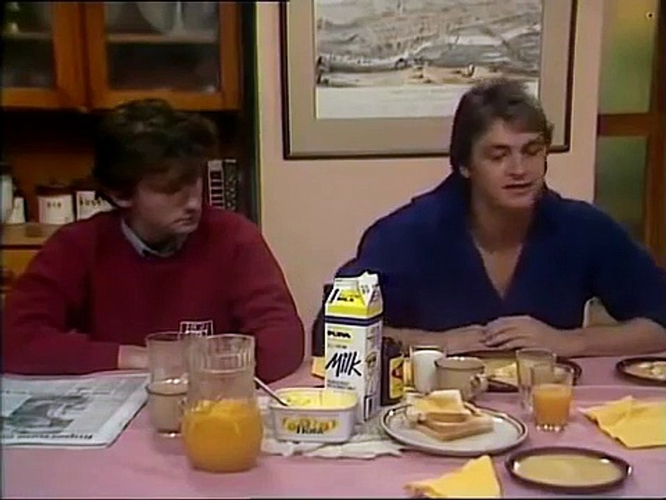 Neighbours ( 1985 ) E044