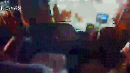 Belediye otobüsüne molotoflu saldırı kamerada