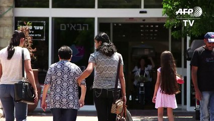 الفلسطيني علان المضرب عن الطعام يستفيق من الغيبوبة