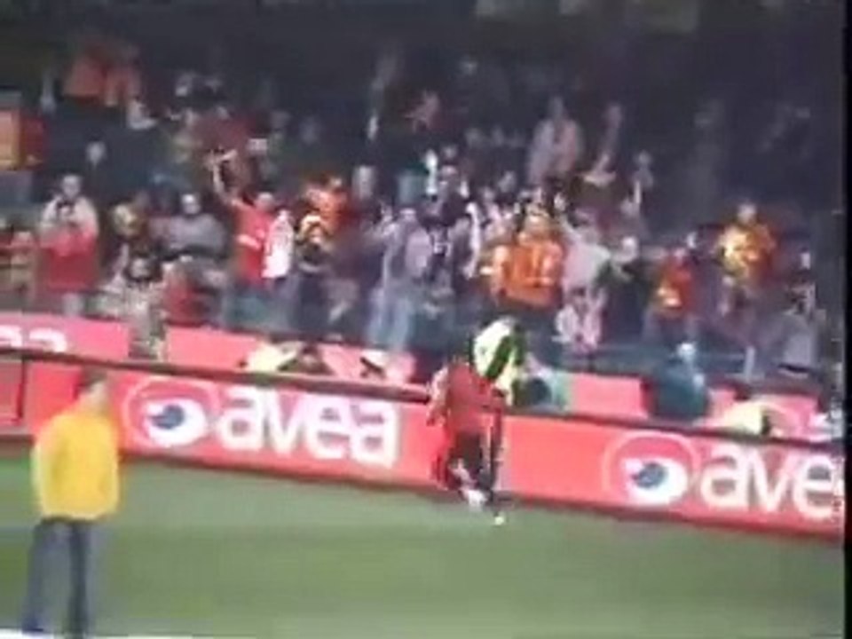 Arda Turan'in fenerbahce taraftarina yaptigi süper hareket