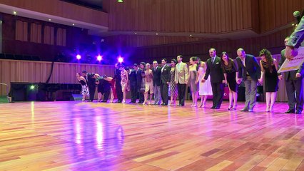 Les champions de tango entrent en piste en Argentine