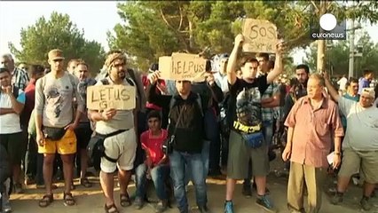 Правительство Македонии объявило о введении чрезвычайного положения на границе с Грецией