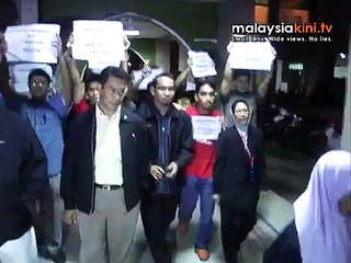 Nyalaan lilin, protes senyap tuntut kebebasan akademik