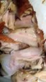 NOTICIAS: pollo rotizado con gusanos extras de famosa cadena