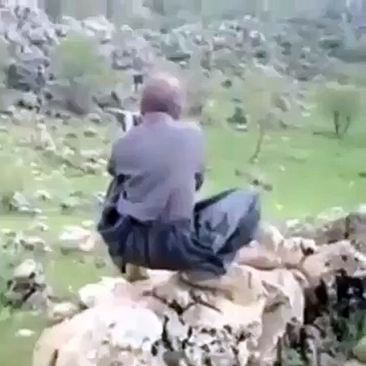 lo g pakistani chachay k kam dakho.