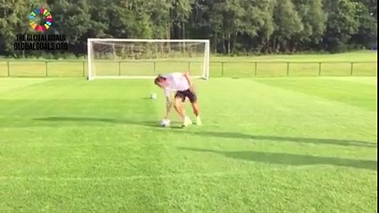 Garreth Bale Post In Facebook & Say : Quality time with my mates filming my ‪#‎Dizzygoals‬ for The Global Goals
