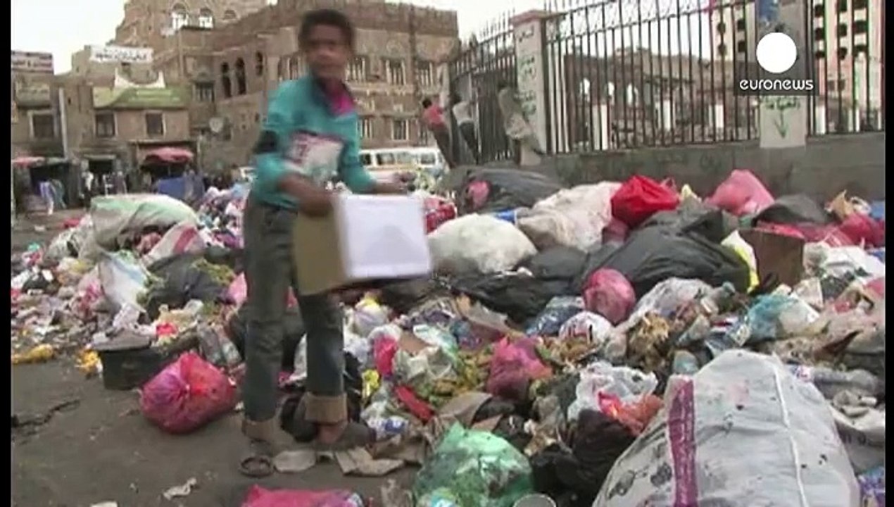 UN warns of impending famine in Yemen as no way in for food aid