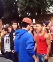 Calcio brutale in faccia ad un ragazzino