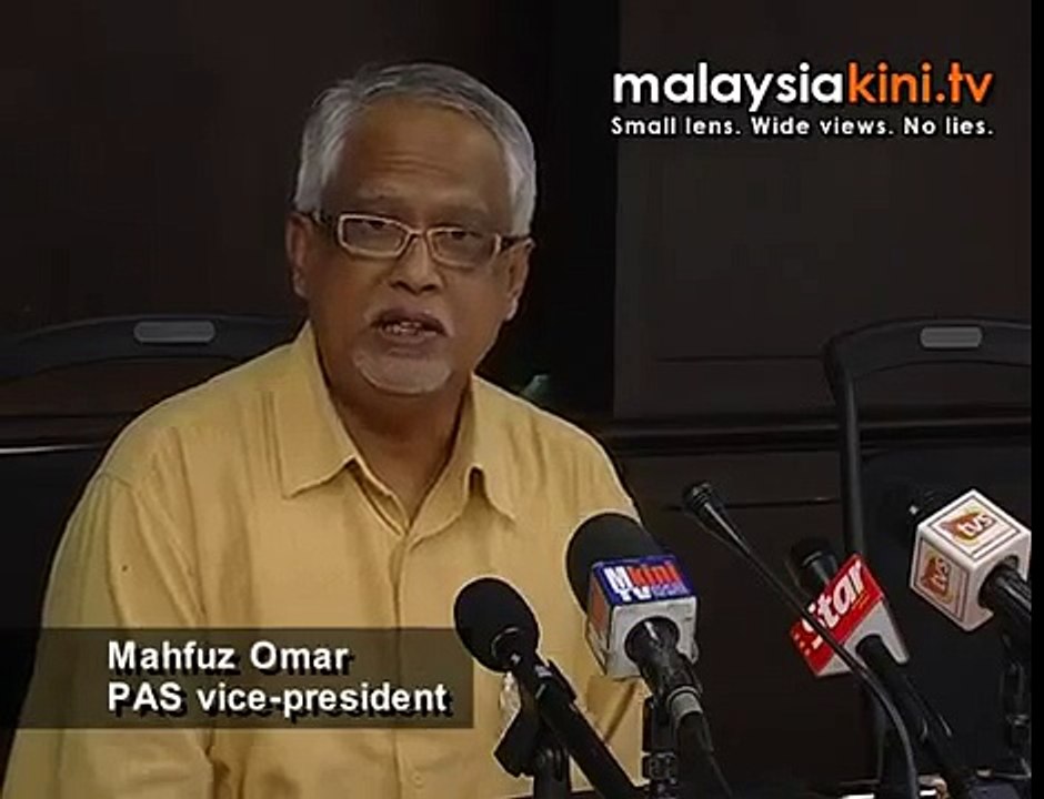 PAS: AirAsia swap deal akin to Tajudin controversy