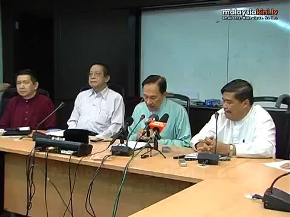 Pakatan gives Najib one last chance