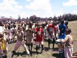 Danze e balli dei bambini adottati a distanza a Bomet, Kenya