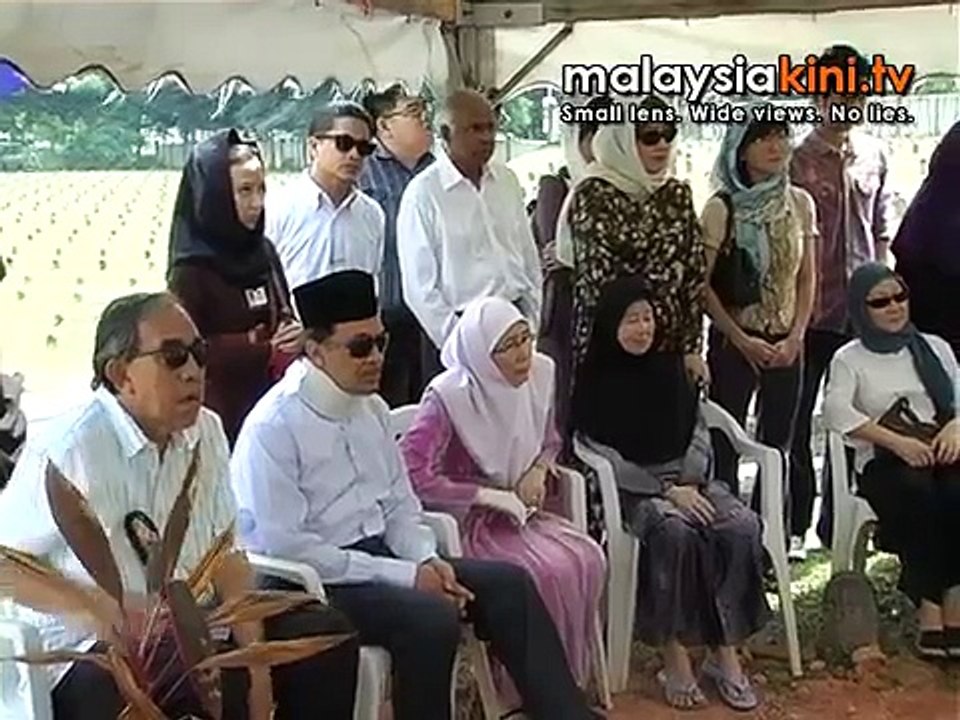 Prominent lawyer Raja Aziz Addruse laid to rest