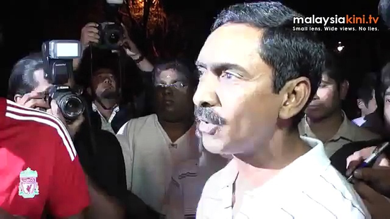 PSM 6 - Supporters gather outside Bukit Aman