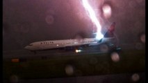 Avion de ligne frappé par la foudre en plein orage : terrifiant!