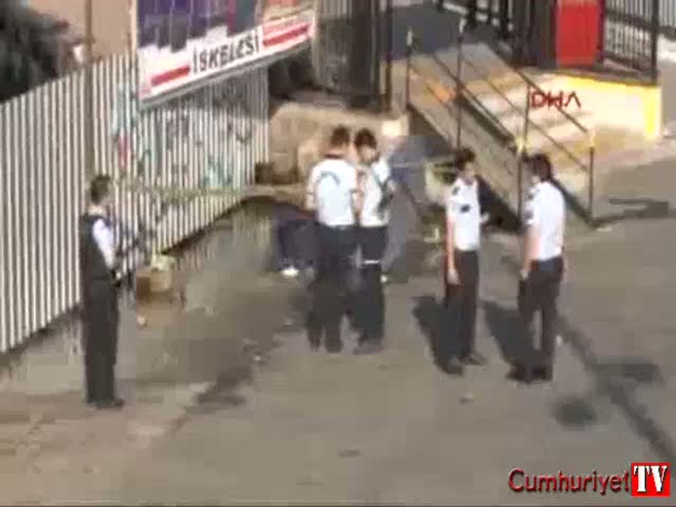 Karaköy'de denizde ceset bulundu