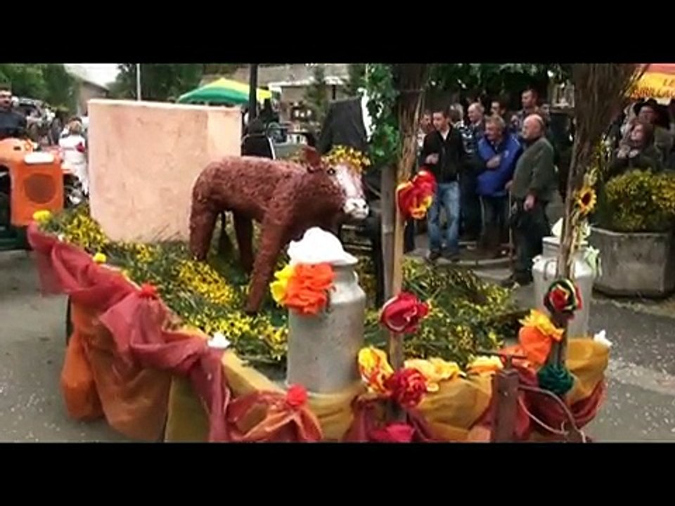 Défilé des Tracteurs d'Antoine à la fête des fromages de PAILHEROLS 2009
