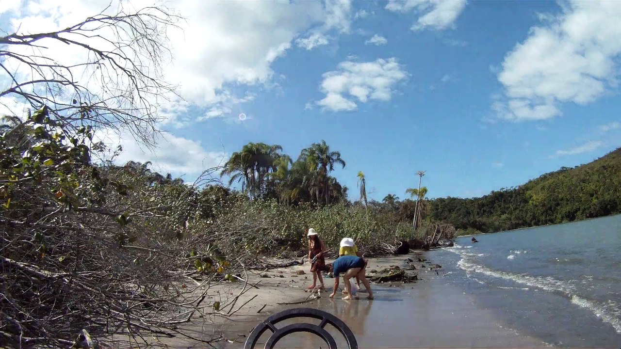 Nas praias de Ubatuba, em busca da vida, da felicidade,  da Natureza, dos mares, ,,,
