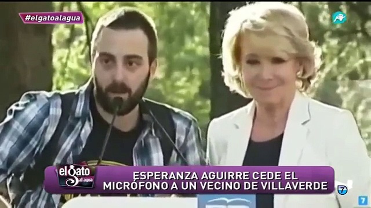 Un radical de izquierda se sube a la tarima y le quita el micrófono a Esperanza Aguirre