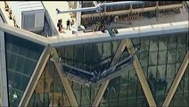 Rescue of 2 men on broken scaffold, NYC Hearst Tower / Bomberos rescatan a limpiaventanas atrapados