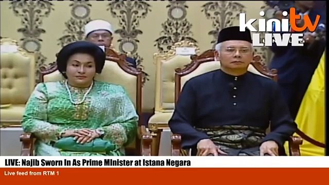 Najib sworn in as Prime Minister at Istana Negara