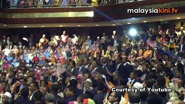 FELDA settlers watch Tanda Putera