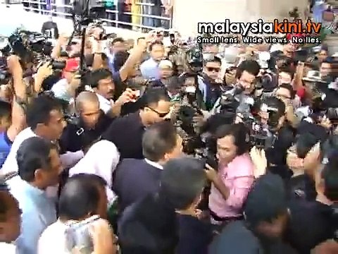 Judge orders Anwar to enter defence