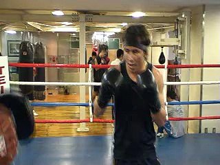 Edwin Valero hitting the mitts
