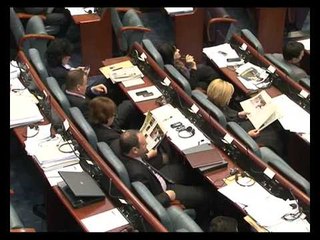 Debat opozitar për ndryshimet kushtetuese