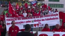 Así marcharon simpatizantes comunistas en respaldo a Rousseff en Brasil