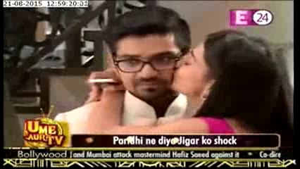 Video herunterladen: Paridhi Ne Sabke Samne Kiya Jigar Ko KIss - 21 August 2015 - Saath Nibhana Saathiya