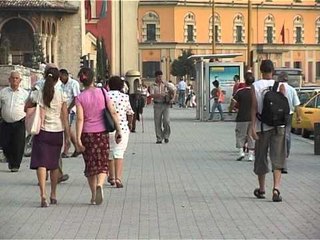 KRIZA GREKE, EMIGRANTET KTHEHEN PERGJITHNJE.mpg