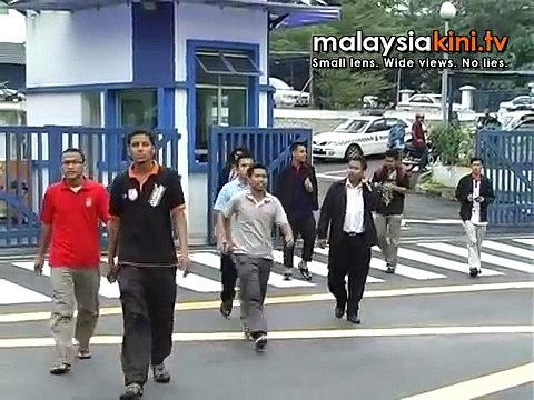 8 students held for 'protest' released