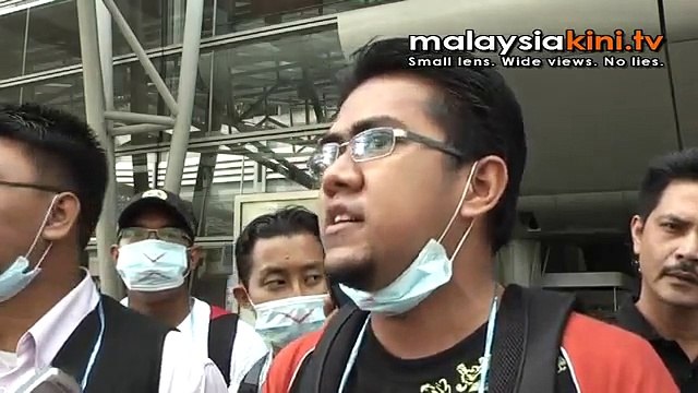 Polis Bantuan KL Sentral menahan Mahasiswa Universiti tempatan bersama wartawan