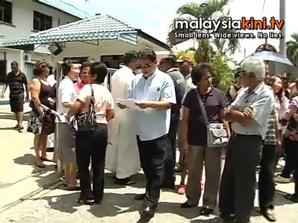 Christians up the ante in bible issue