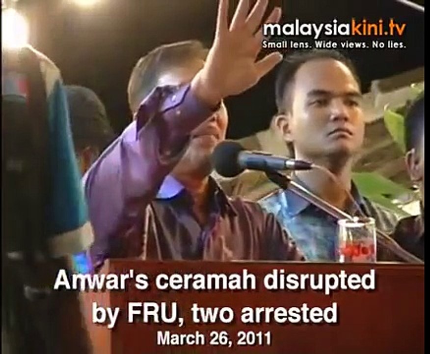 Anwar's ceramah disrupted by FRU, three arrested