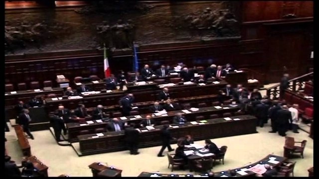 Monti i dorëzon dorëheqjen Napolitanos: