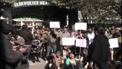 Indi, Protestë kundër "bandës dhunuese"