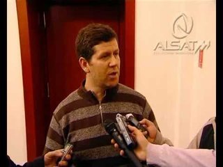 Përplasje mes deputetëve, sigurimi nxjerr me forcë deputetët e opozitës