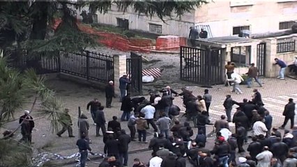 REAGON  AMBASADA AMERIKANE.