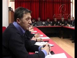 Thaçi dëshiron ta largoj,  Bexheti ngul këmbë të mbetet?!