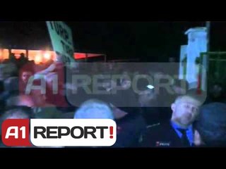 Kavajë, Rroshi në komisariat, FNSH shpërndan protestuesit me dhunë