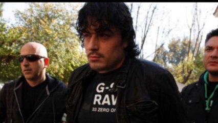 Greqi, Alket Rizai merr peng 6 persona ne burg