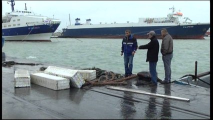 Durres, mbytet një anije në port