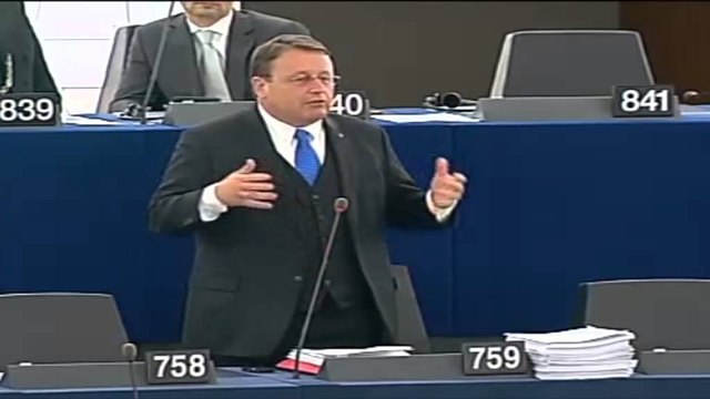 Largimi I LSI nga qeveria, PPE: Berisha mbetet mazhorancë